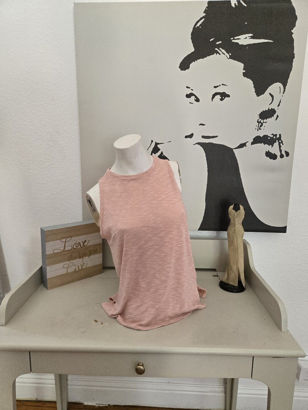 NWT Forever 21 Women’s Sleeveless Peach Tank Top - Lightweight Casual Size Small